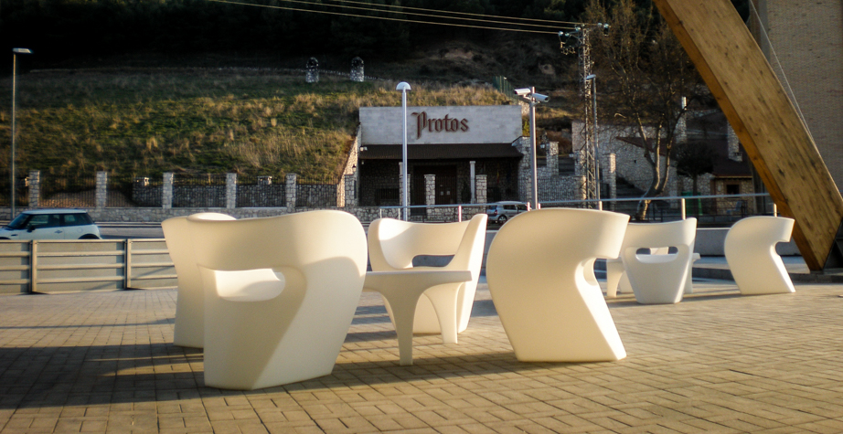 Little Albert Outdoor Contract, by Ron Arad - Moroso | Matisse