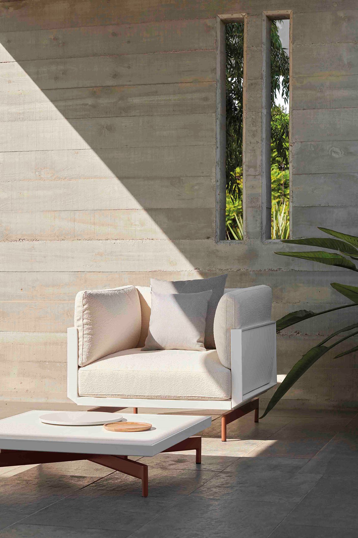 Onde White Copper Composition Lounge Chair 01