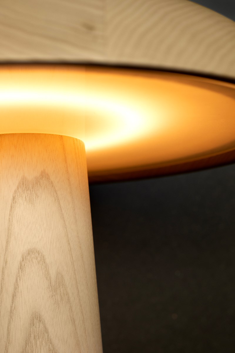 Classicon Forma Table Lamp Oak Detail Vt Photo Anne Kaunelr