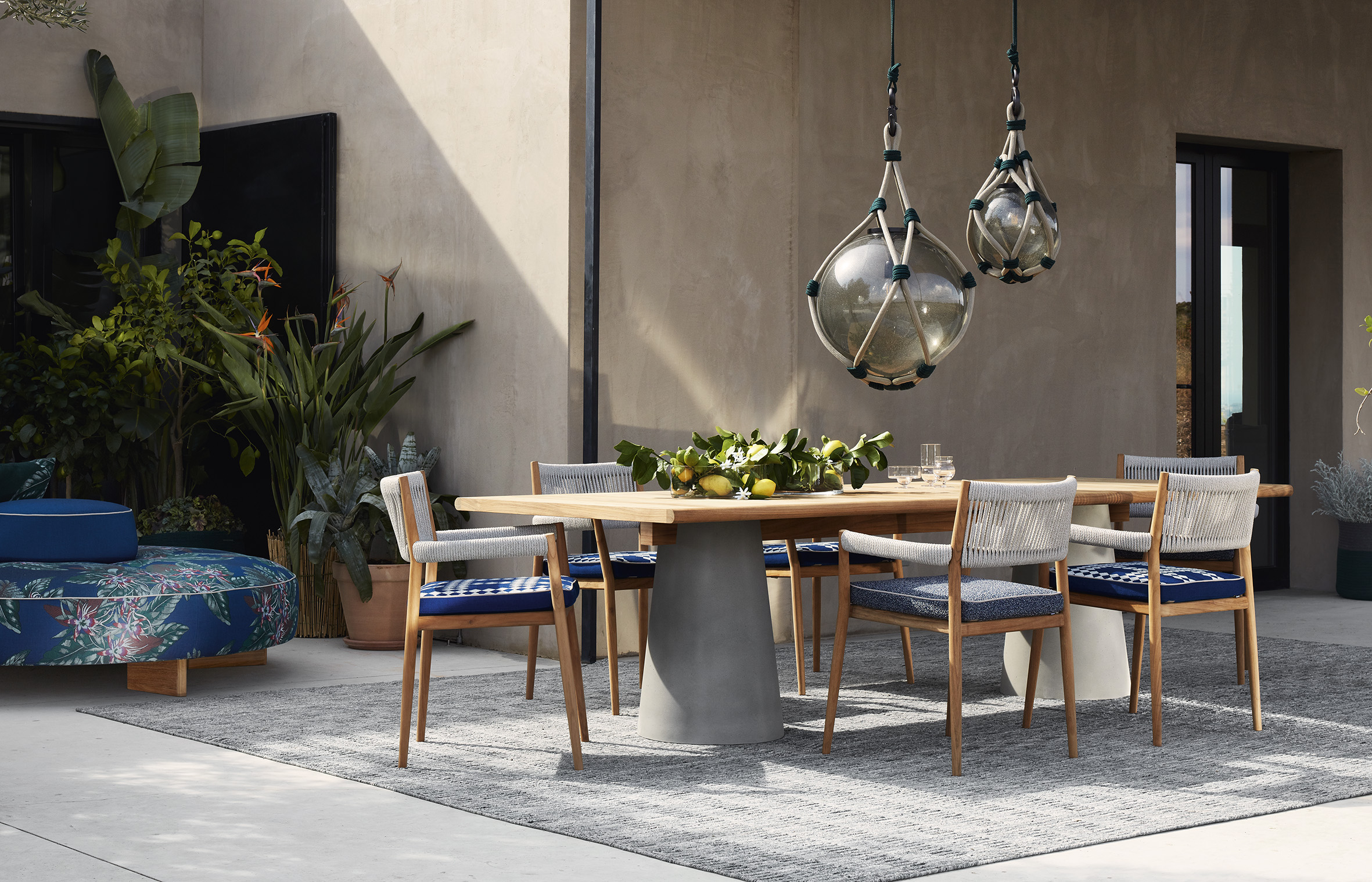Cassina ixc. VENTO round dining table 【公式通販】