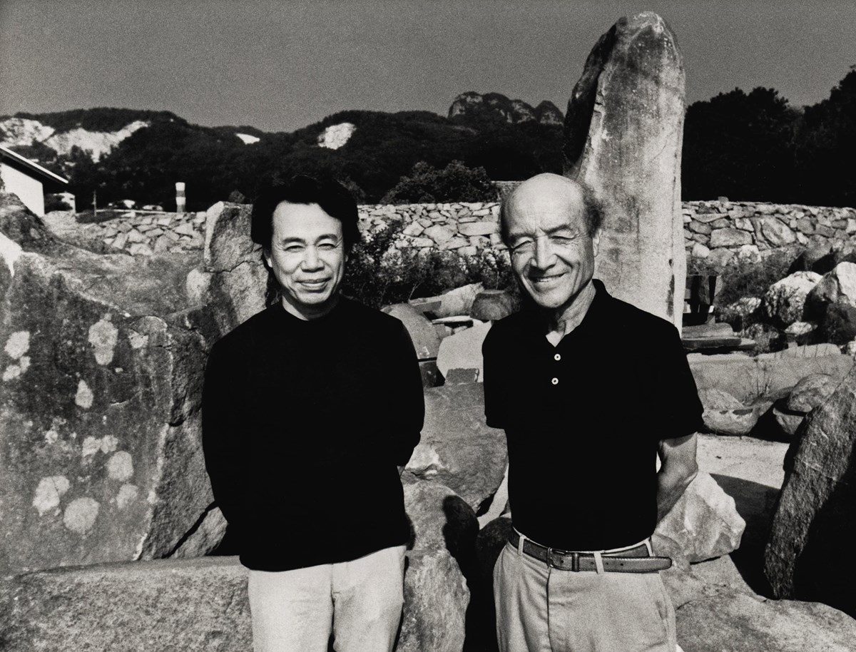04271 Masatoshi Izumi And Isamu Noguchi In Mure 1987 Photo Jun Miki INFGM ARS Cropped