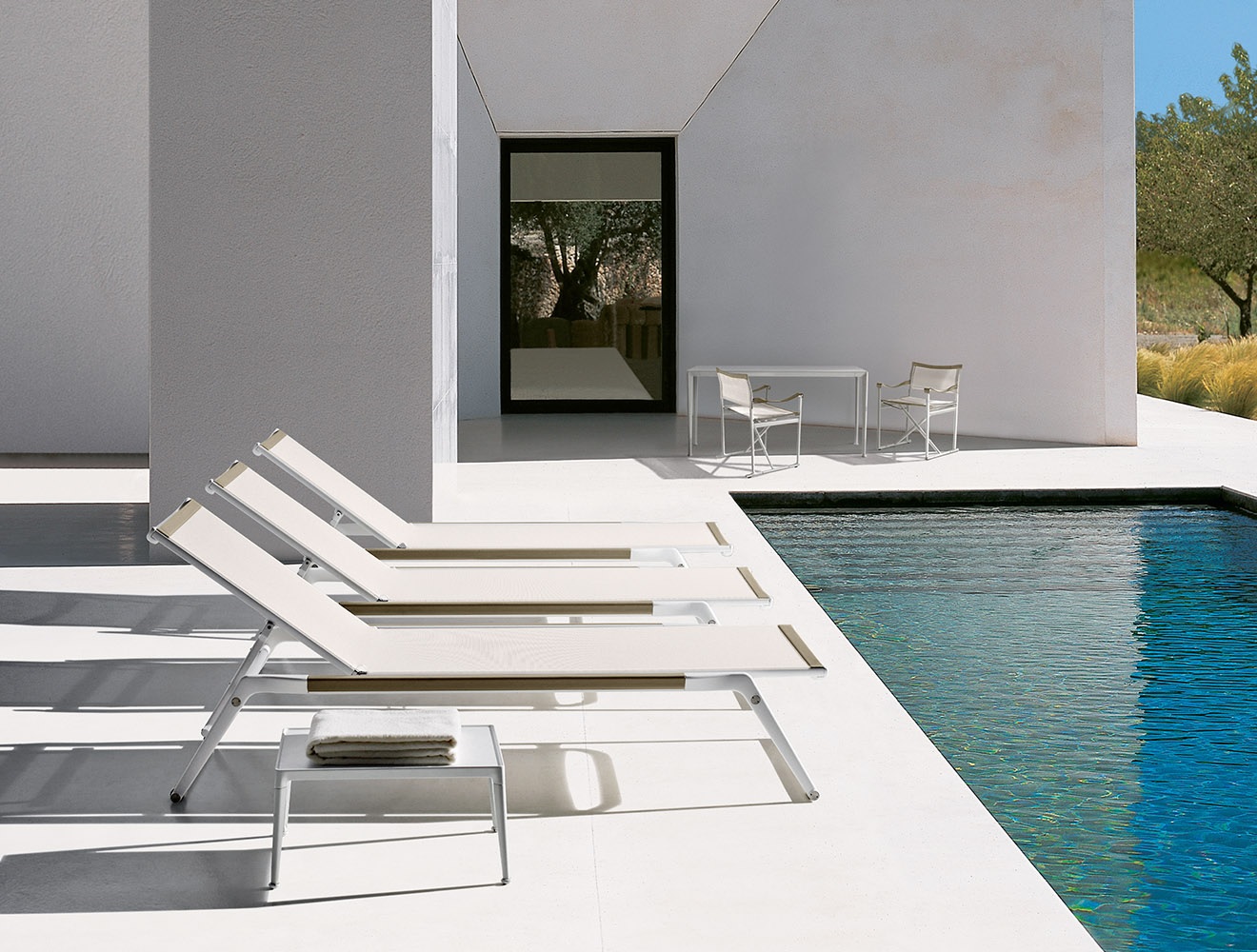 Mirto Outdoor Tables, by Antonio Citterio - B&B Italia Mirto Outdoor Tables, by Antonio Citterio - B&B Italia