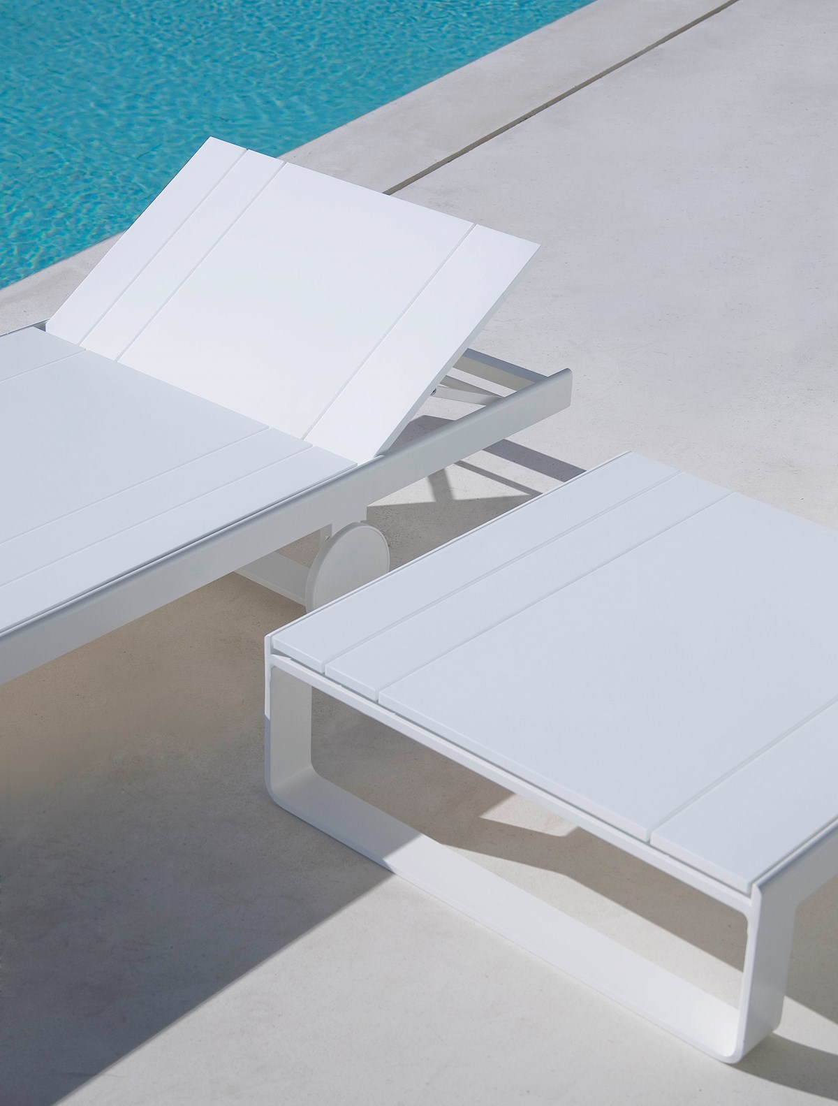 Gandia-Blasco-Mario-Ruiz-Flat-Side-Table-70-Matisse-2