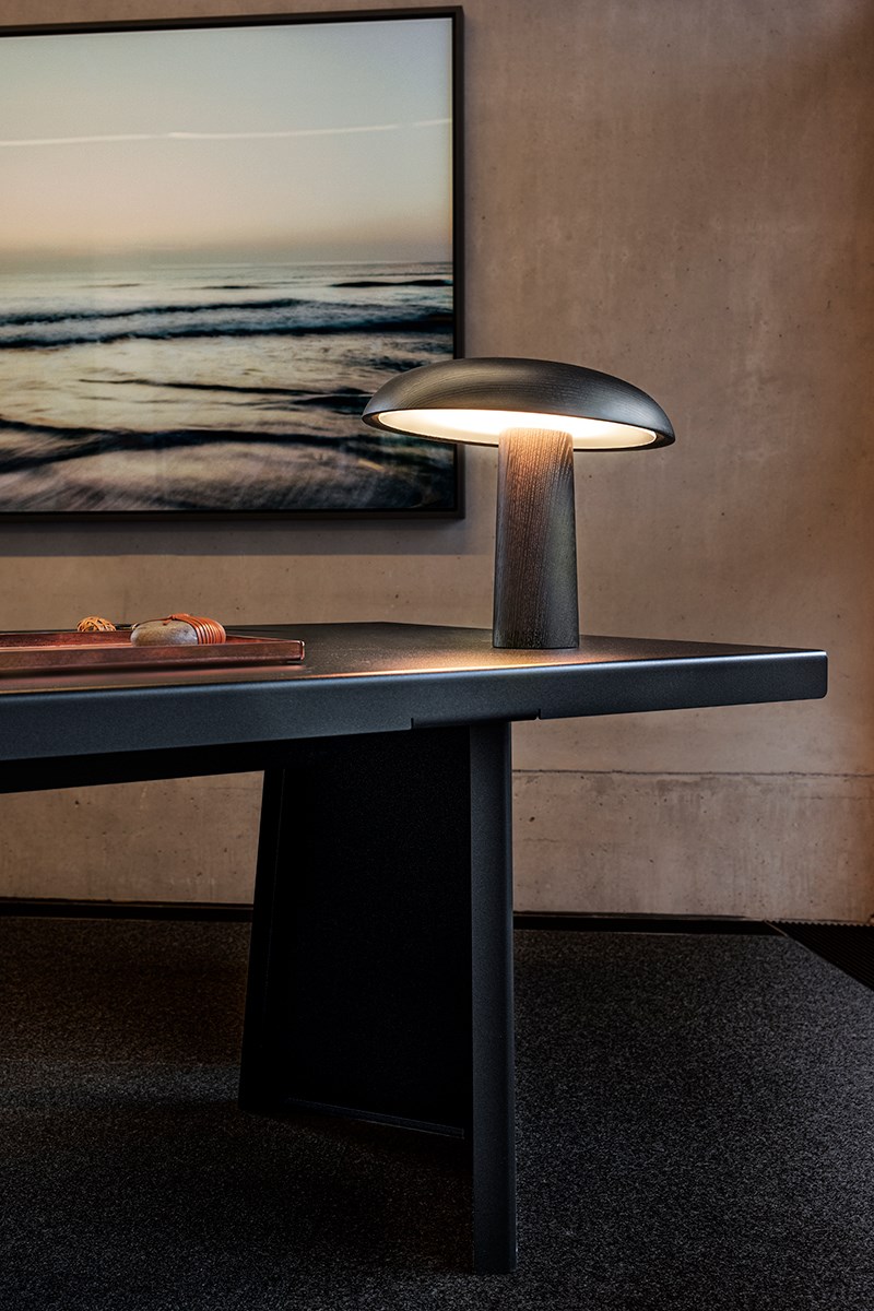 Classicon Pallas Table Forma Table Lamp Black Photo Breidt