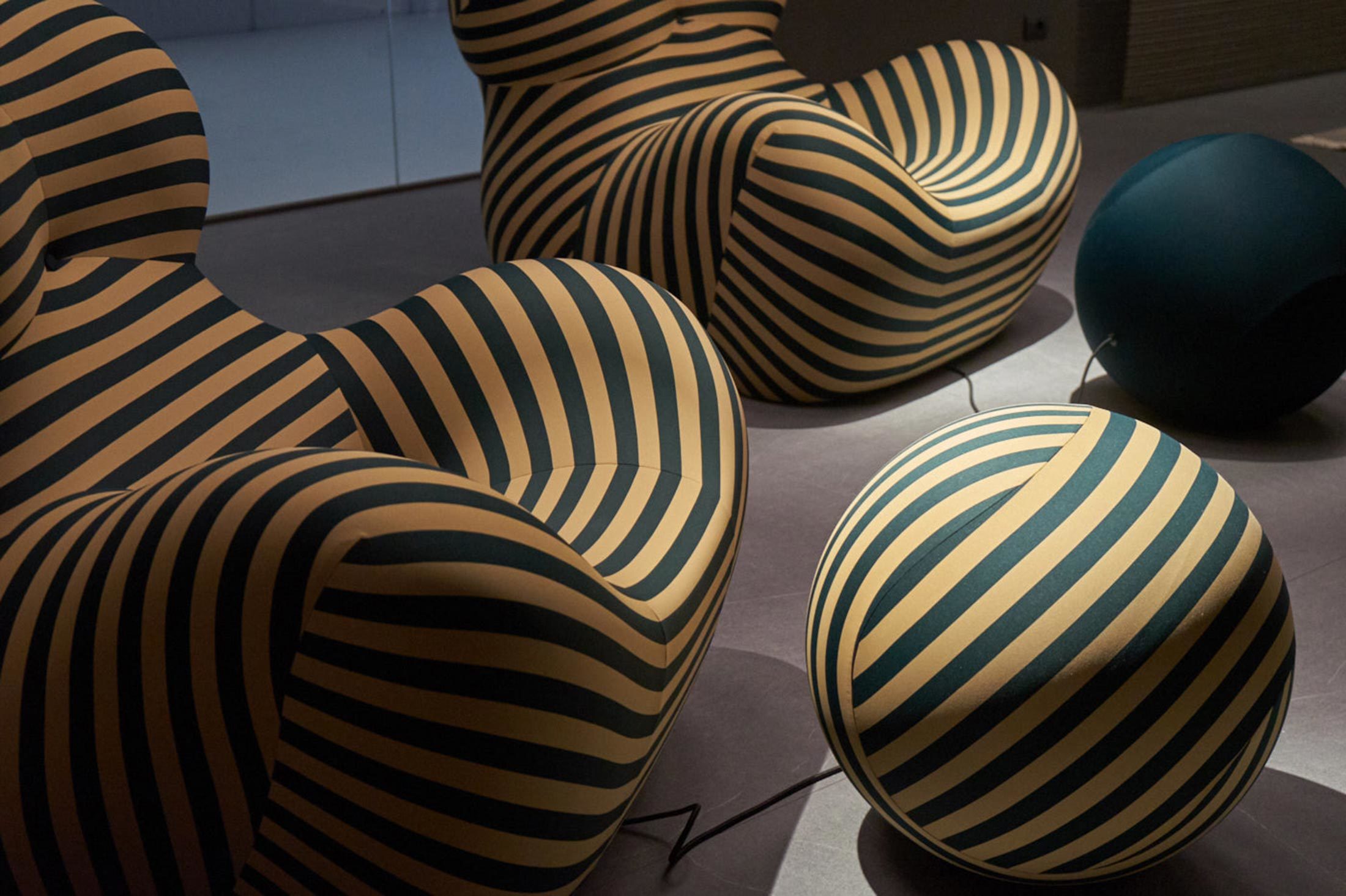 Up 50, by Gaetano Pesce - B&B Italia | Matisse - Interior